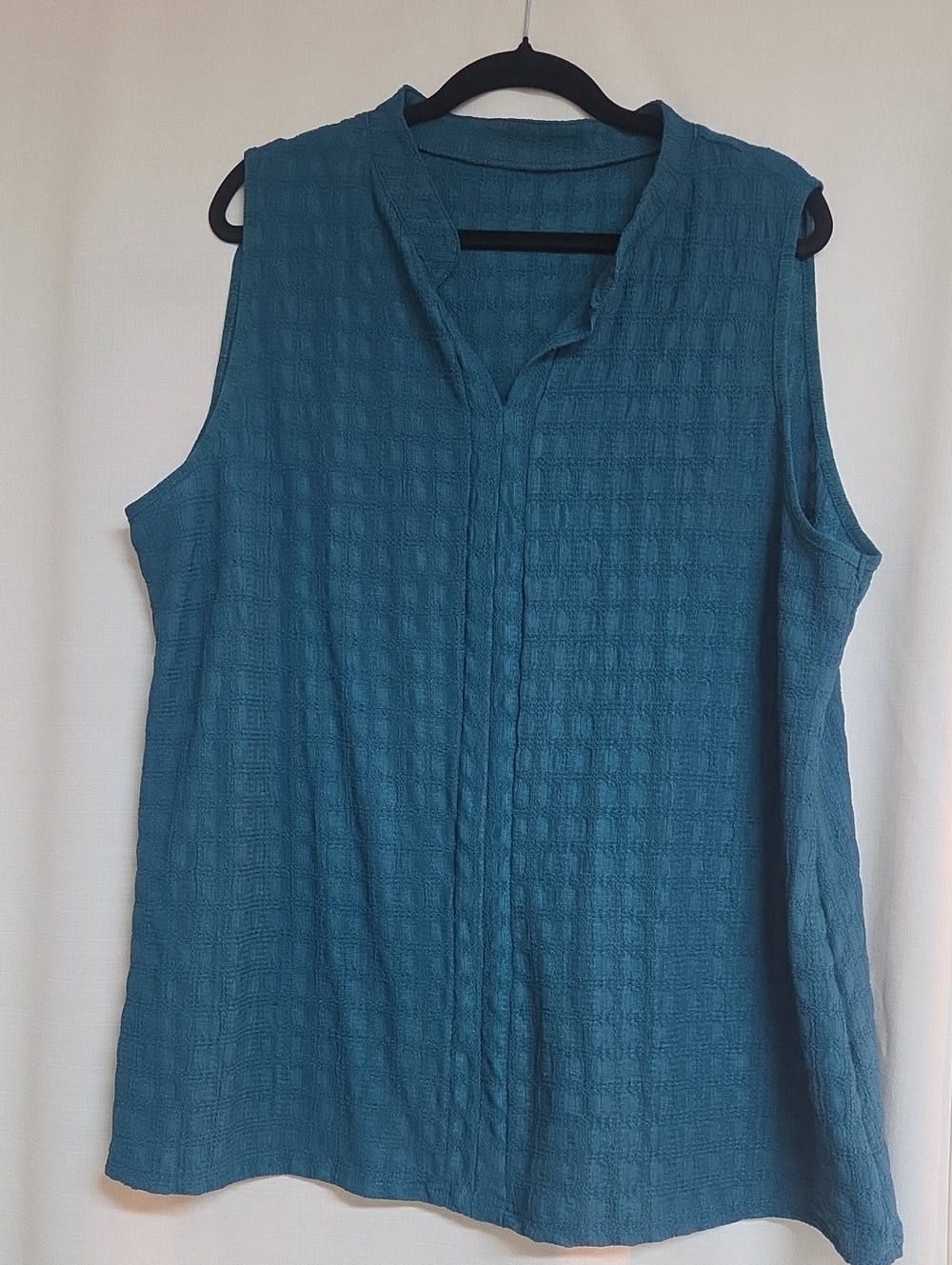 Sleeveless Textured Split-Neck 3X Top in Teal